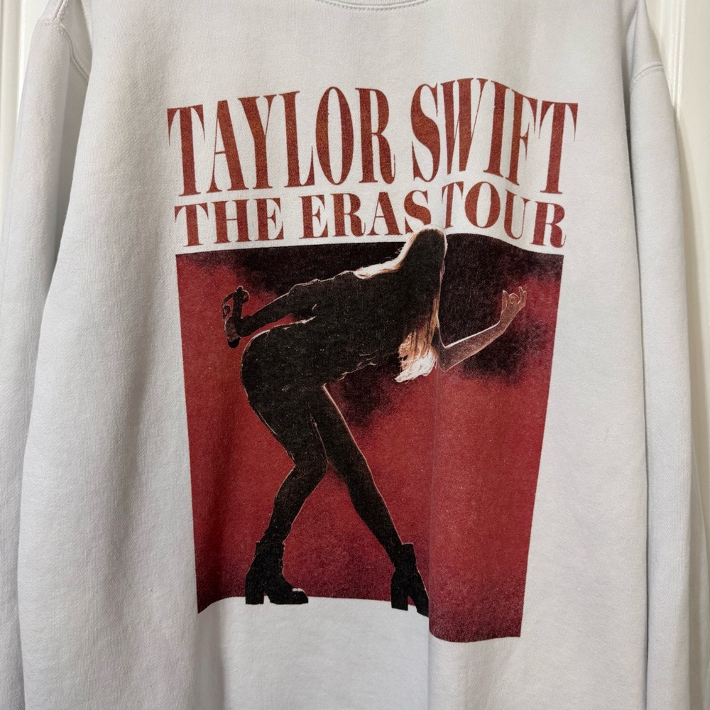 Taylor Swift The Eras Tour White Sweatshirt Women’s Size Large - Picture 2 of 6